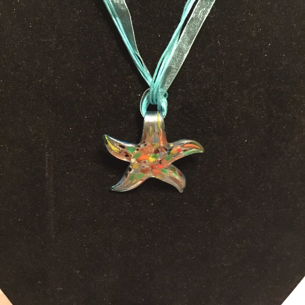 Very lovely and colorful pair of Murano glass Starfish necklaces - Picture 6 of 9
